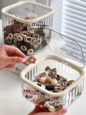 1个多功能防尘桌面化妆品、发饰收纳盒、化妆品整理盒、桌面垃圾桶，设计便捷，可作珠宝盒、戒指盒、首饰收纳盒使用。