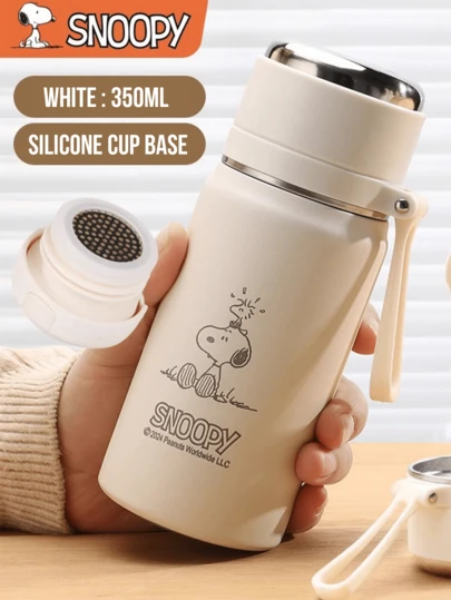 350毫升史努比白色真空保温杯，可爱的史努比图案，哑光白色杯身搭配银色金属盖，316不锈钢内胆，硅胶密封盖，多功能盖，倒置防漏，内置过滤器，超轻便携，保温设计，适合日常使用、办公、学习、旅行、阅读、桌面装饰，是史努比粉丝、卡通爱好者、学生、上班族的理想之选，也是送给亲朋好友的贴心礼物。