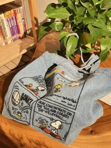 浅蓝色牛仔单肩包，可爱的四格卡通印花，复古牛仔面料，百搭设计，方便肩背，适合日常使用、旅行、通勤、休闲，适合青少年、学生、上班族，也是送给朋友/爱人的贴心礼物。 - 深藍 - 查看 8