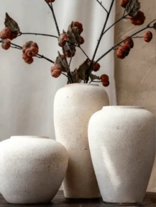 Vază minimalistă vintage, decor floral alb-lăptos pentru casă, piesă centrală elegantă pentru sufragerie, masă, șemineu - se spală doar manual - material ceramic durabil - potrivită pentru decor interior modern sau tradițional - Bej - Vizualizare 2