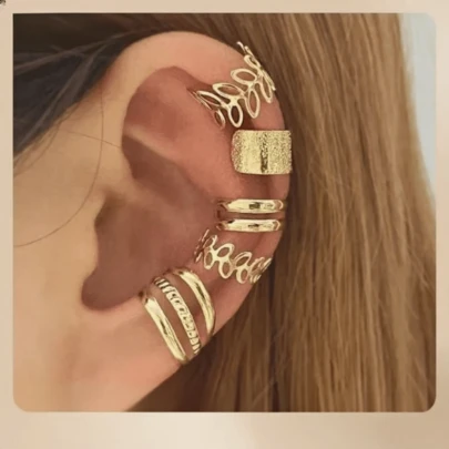 Five-Piece Tr Endy European And American Style Earring Set For Those Without Pierced Ears. Natural Texture + Durable Alloy. Includes Ear Cuffs And Studs. Perfect For Couples, Everyday Wear, And Parties. A Versatile And High-End Accessory To Enhance Any Occasion.