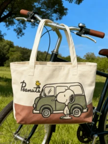 大容量花生漫画系列帆布手提袋，白色底，棕色点缀，可爱卡通图案印花，用途广泛，适合日常使用、休闲、通勤、购物、户外活动，是卡通迷、年轻女性、学生、购物者的理想之选，也是一份很棒的礼物。 - 小汽車史努比 - 查看 8