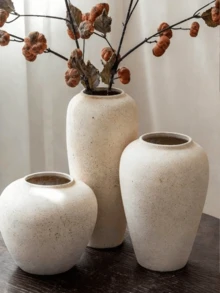 Vază minimalistă vintage, decor floral alb-lăptos pentru casă, piesă centrală elegantă pentru sufragerie, masă, șemineu - se spală doar manual - material ceramic durabil - potrivită pentru decor interior modern sau tradițional - Bej - Vizualizare 1