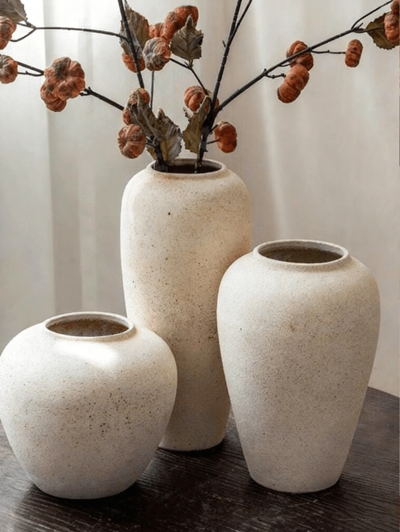 Vază minimalistă vintage, decor floral alb-lăptos pentru casă, piesă centrală elegantă pentru sufragerie, masă, șemineu - se spală doar manual - material ceramic durabil - potrivită pentru decor interior modern sau tradițional - Bej - Vizualizare 1