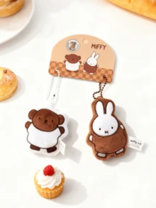 Mặt dây chuyền đôi bằng vải nhung Miffy Companion Series (Phong cách cổ vũ), Móc xích hạt kim loại, Thẻ hai màu (Nâu & Cam) có họa tiết Miffy & Gấu đầu bếp, Vải nhung siêu mềm, Họa tiết sống động đáng yêu, Đồ trang trí vui nhộn cho chìa khóa/Túi xách/Bàn làm việc, Quà tặng sinh nhật & Ngày lễ tình nhân chu đáo cho người hâm mộ Miffy, Nhà sưu tập, Thanh thiếu niên & Người thân yêu - vui mừng - Xem 3