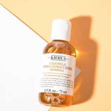 Kiehl's منعش أعشاب الزنبق - للبشرة المُيالة للحبوب، مرطب وناعم، ينعم المسام، يوازن إنتاج الزيوت، يهدئ ويسكن. حجم السفر - 75مل/2.54 أونصة - أصفر - مشاهدة 3