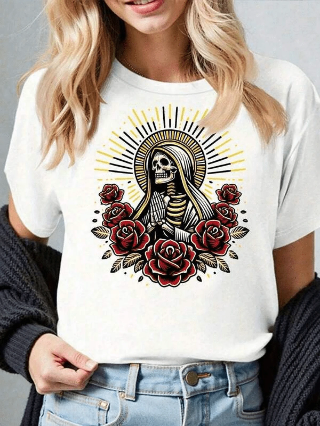 Camiseta para mujer y blanca con esqueleto de la Virgen con rosas y halo radiante del Día de los Muertos - Blanco - Ver 1