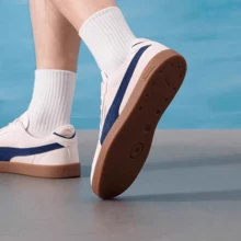 PUMA Club 2 Women's Comfortable And Versatile Sporty Casual Low-Top Sneakers In Light Purple - Pink - View 4