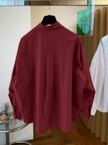 Camisa asimétrica única para mujer en múltiples colores, incluyendo rosa, adecuada para primavera, verano, otoño e invierno, diseño de bolsillo con botones frontales de unicolor, elegante y - Burdeos - Ver 3