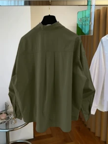 Camisa asimétrica única para mujer en múltiples colores, incluyendo rosa, adecuada para primavera, verano, otoño e invierno, diseño de bolsillo con botones frontales de unicolor, elegante y - Verde militar - Ver 3