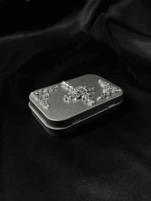 VEA 手工哥特式金属香烟盒，马口铁结构，带一体式翻盖，可容纳 20 支香烟，双收纳盒，用于梳妆台和珠宝，适合口红、戒指和项链，圣诞礼物 - 銀色 - 查看 11