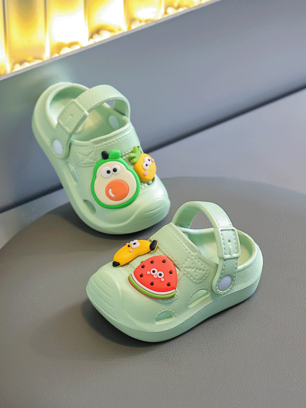Modische & süße Cartoon EVA Material Sandalen geeignet für Baby Jungen & Mädchen, atmungsaktive rutschfeste Sommerschuhe mit rundem Zehenbereich und Früchtemuster, in verschiedenen Farben erhältlich