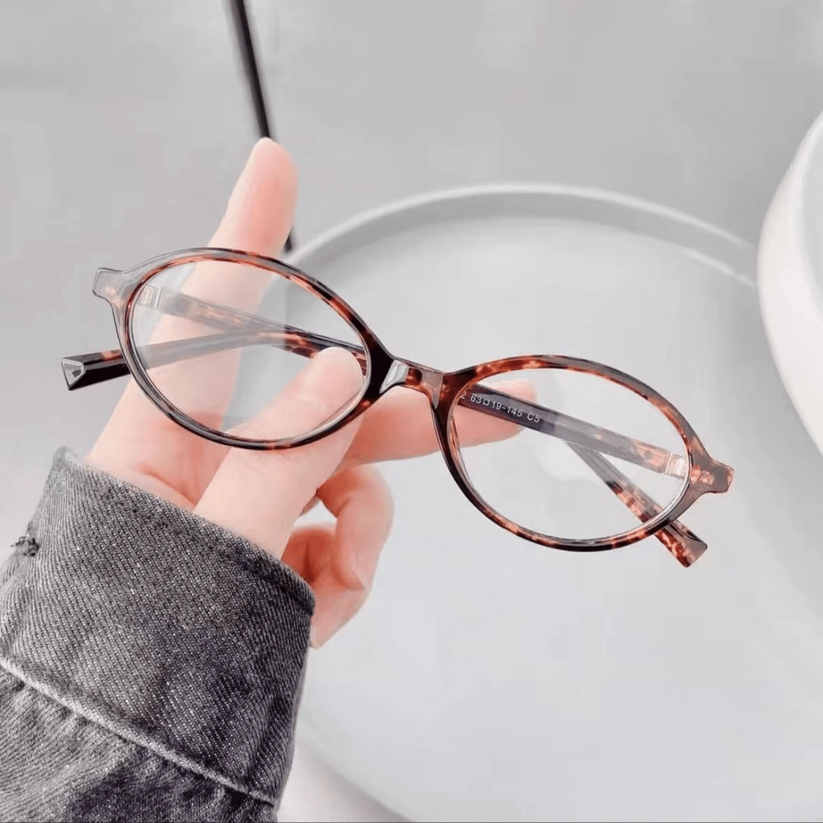 Simple Oval Fashion Sunglasses, Women's Retro Small Black Brown Leopard Print, Luxury Minimalist Brand Design, UV40 - 透明的 - 查看 1
