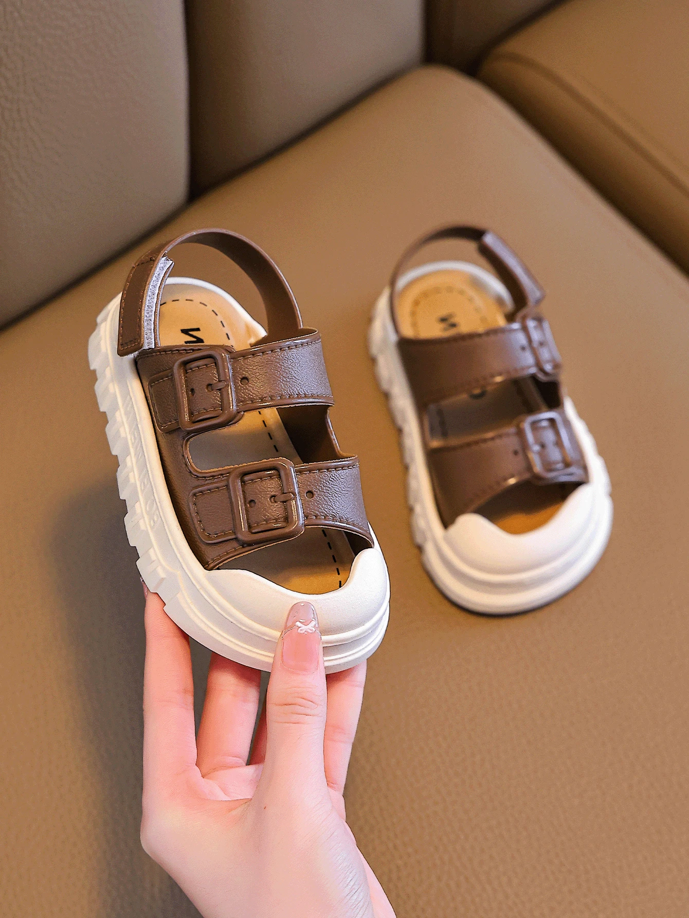 2-5 ans Sandales plates pour enfants, nouvelles chaussures de plage mode été pour garçons, sandales pour tout-petits à semelle souple, convient pour l'été - Tabac - Voir 5