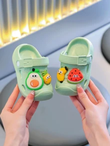 Sandalias de material EVA con diseño de dibujos animados, fashionables y lindas, adecuadas para bebés niños y niñas. Sandalias de verano transpirables antideslizantes con punta redonda y diseño de frutas huecas, disponibles en múltiples colores - verde menta - Ver 3