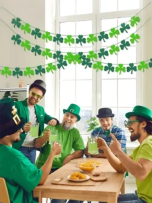 一套毛毡三叶草花环装饰 | 圣帕特里克节装饰，悬挂式绿色三叶草花环，适合爱尔兰主题派对，多色绿色和浅绿色，毛毡三叶草花环装饰，圣帕特里克节花环旗帜，绿色三叶草花环，圣帕特里克节装饰，教室壁炉派对礼品 - 彩色 - 查看 6