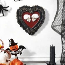 1 Stück Halloween Deko Harz Herz Schädel Heim Dekoration Hängende Verzierung, handgefertigtes ABS Harz Herz Schädel geformtes Kunsthandwerk Wanddekoration, geeignet für Wohnzimmer, Arbeitszimmer, Geschäft und Halloween, Tag der Toten Dekoration - Verschiedenfarbig - Übersicht 2