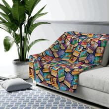 Pattern Features Iconic Characters Like  Mouse   Stitch Robin Hood  De Vil On Cards Brings A Magical Touch This Flannel Blanket Offers Warmth Comfort And Style 280 GSM - 白色 - 查看 5