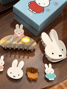 餐盘式鲨鱼爪发夹 - 透明棕色，可爱兔子造型，小巧便携，细齿夹扣牢固抓握，非常适合青少年日常发型设计及居家/办公使用，是送给爱人/朋友的贴心礼物，也是独特的节日礼物。 - 餐盤兔兔 - 查看 8