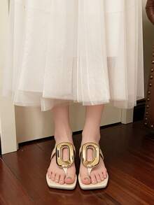 厚底拖鞋凉鞋，夏季金属扣人字拖凉鞋，时尚方头镂空百搭金属扣露趾人字拖，复古别致人字拖凉鞋，法式低跟女士拖鞋 - 米色 - 查看 3