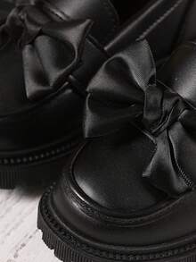 1 Pair Girls' Princess Black Soft Leather Flat Shoes, Cute Loafers With Bow, Round Toe Anti-Slip Thick Sole, Suitable For 3-15 Years Old Girls For Party, Vacation, Daily Wear, Dance, 2025 Spring/Autumn New Arrival
