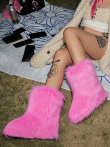 EdgyElongate Women's Winter Christmas Fur Boots Fuzzy Fluffy Round Toe Suede Booties Flat Heel Slip On Furry Snow Boots Fashion Warm Fluffy Shoes - 粉色 - 查看 2