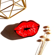 1pc Retro Wooden Red Lip Decor, Desktop Decoration, Valentine's Day Gift, Valentine's Day Scene Decor, Party Supplies Sexy Girl Style Decor, Ins Style Decorative Item, 3D Lip Shaped Ornament, Atmosphere Decorative Craft, Suitable As Personalized Desktop Decor Or Wall Hanging, Fits Ins Style, Retro Style And More Scenarios, Easy To Capture The Atmosphere