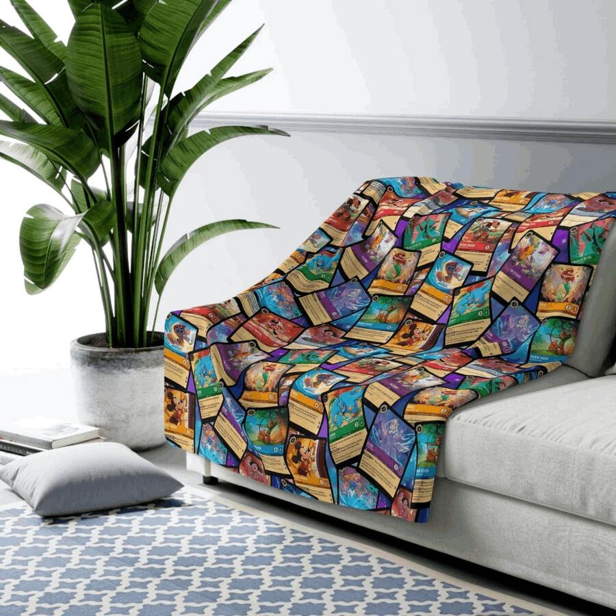 Pattern Features Iconic Characters Like  Mouse   Stitch Robin Hood  De Vil On Cards Brings A Magical Touch This Flannel Blanket Offers Warmth Comfort And Style 280 GSM - 白色 - 查看 1