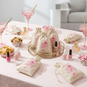 VICKYO 12 pièces Sacs à cordon de serrage contre la gueule de bois, sacs cadeaux décoratifs en lin avec trois designs roses élégants pour les petits essentiels et les faveurs de fête pour les kits de enterrement de vie de jeune fille, les ensembles de réception de mariage, les essentiels après-fête et les fournitures de célébration saisonnière