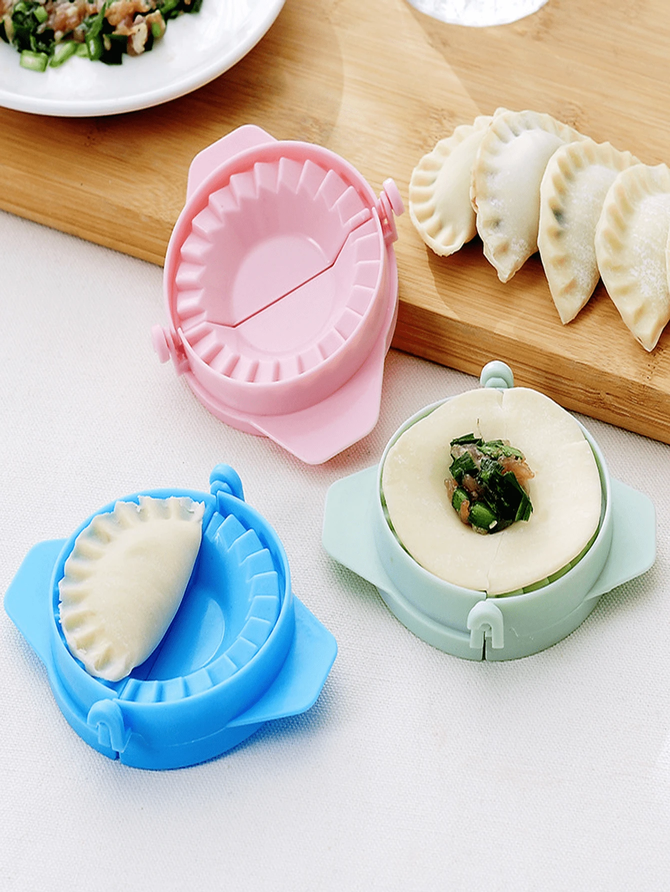 1个饺子模具（10.5厘米 x 7.8厘米） - 多功能馅饼压模，适用于制作波兰饺子/小馅饼/卡尔佐内/翻转馅饼/中式饺子，厨房小工具及烘焙用品，颜色随机发货