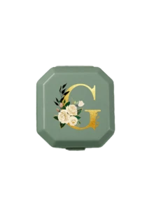 便携式药盒，6格胶囊收纳盒，旅行药盒，迷你药盒，字母A-Z（不含Q/U），防潮药片和维生素容器，旅行、居家、露营、徒步、狩猎、医疗包、旅行配件、宿舍必备品的理想之选 - 圣诞节、情人节、新年或生日的完美礼物，适合女性、朋友和家人。药袋、药盒、药瓶、医院包、急救包、药品收纳袋、旅行必备品、邮轮必备品、假日必备品 - 彩色 - 查看 21