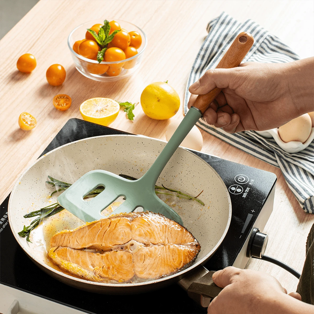硅胶铲，配榉木手柄，可作鱼铲、牛排铲、煎饼铲、煎锅铲，可用洗碗机清洗，厨房烹饪工具，厨房小工具 - 彩色 - 查看 1
