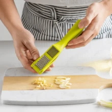 二合一不锈钢蒜蓉压榨器兼切片器，全新厨房工具 - 彩色 - 查看 8