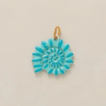 1 pieza Colgante de joyería con forma de concha marina y pez chapado en oro de 18K, de moda y colorido, resistente al agua y a la decoloración, para collar, pulsera, pendientes, llavero, bolso, accesorio de joyería para mujer, dije para billetera, pequeño colgante, regalo