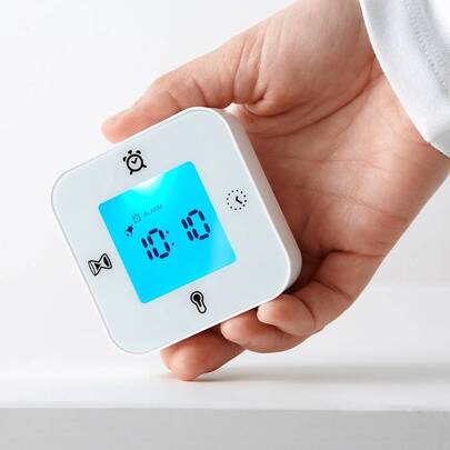 IKEA Đồng hồ đa chức năng DEKAD: Theo dõi nhiệt độ độ nhạy cao, thiết kế đèn LED thích ứng với ánh sáng, nam châm giúp gắn được cả trên bàn và treo tường, chức năng giữ giờ ổn định và đáng tin cậy, màu trắng.