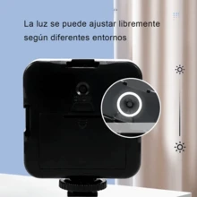 Luz de relleno LED con ajuste de temperatura de color dual, que permite cambiar libremente entre luz fría y cálida. Cuenta con rotación de 360 grados para ajustar el ángulo y un diseño con clip compatible con teléfonos móviles y ordenadores. Compacta y portátil, ideal para transmisiones en directo, maquillaje y selfies. Equipada con una batería integrada de alta capacidad para una mayor autonomía, proporciona una iluminación uniforme a través de eficientes fuentes de luz LED. - Negro - Ver 10