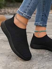 2025 Zapatillas de punto para mujer para exteriores, color negro, transpirables de corte bajo con slip-on, ligeras para caminar y correr - Negro - Ver 3