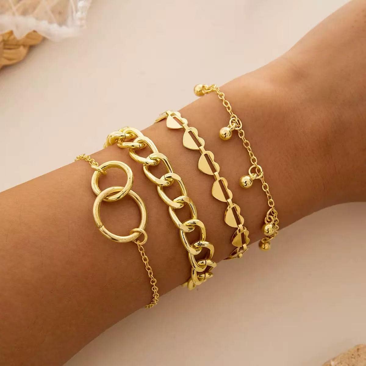 Open Bracelet Plated In European And American Gold With Infinity Symbol, Women's Jewelry - 金色 - 查看 1