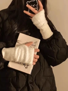 2/4pcs Plush Half-Finger Gloves, Warm Accessories In Winter, Warmth And Softness, Half-Finger Design (Bare Finger+Wrist Guard) Focuses On "Warmth And Flexibility", Which Is Used In Many Scenes, Such As Office Typing, Learning To Write, Mobile Phone Operation And Other Scenes That Require Flexible Hands - Multicolor - View 6