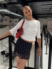 女士白色衬衫，适合办公室、早午餐、休闲外出、学校、音乐会等场合。基础款上衣，优雅休闲，适合商务和休闲场合，也适合返校穿着。 - 白色 - 查看 2