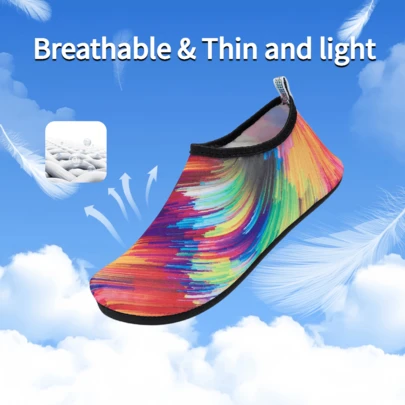 色彩缤纷的彩虹渐变轻便休闲鞋，贴合脚型，兼具休闲鞋和水鞋的功能，适合居家拖鞋、沙滩漫步和日常休闲散步，个性化鞋款，多场景舒适穿着。