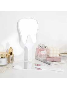 Espejo de maquillaje con forma de corazón con espejo de tocador vintage de doble cara, con un soporte con un espejo de tocador giratorio. Ideal para la aplicación de maquillaje, niñas, mujeres, belleza y fiestas de spa. El adorable espejo de tocador con forma de corazón de princesa es perfecto para las mesas. Este espejo de mesa giratorio de doble cara con un soporte es una excelente opción para decorar las habitaciones de las niñas y como un regalo festivo para familiares y amigos durante Halloween y Navidad.