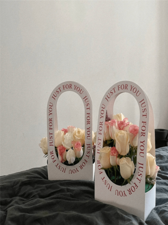 10/5 White Portable Flower Box, Fresh Flower Handbag, Suitable For Fresh Flowers, Desserts And Gift Packaging, Excluding Fresh Flowers, Ribbons And Other Decorations. Paper Flower Basket, DIY Floral Materials, Suitable For Gifts On Birthdays, Weddings, Anniversaries, Graduation Parties, Valentine's Day And Other Occasions, Also A Good Helper For Photography.