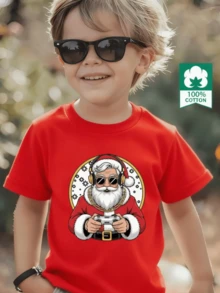 Esta nueva camiseta de manga corta para niño está hecha 100 % de algodón y luce un elegante estampado Navidad. Es informal y versátil. Su tejido suave y agradable al tacto cuida la delicada piel de los niños, permitiéndoles moverse con libertad y sentirse cómodos durante reuniones familiares, eventos escolares o juegos al aire libre. - Rojo - Ver 1