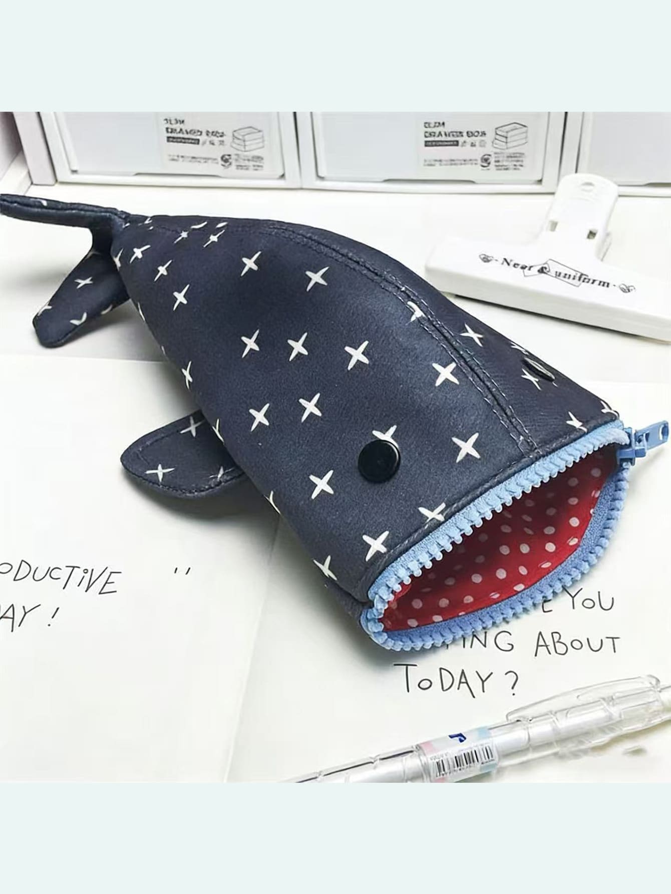 Estojo de Lápis Criativo de Tubarão, Estojo de Lápis com Formato de Panqueca Engraçado, Uso Multifuncional, Bolsa de Armazenamento Fofa e Multiuso, Estojo de Lápis, Itens de Volta às Aulas, Itens da Temporada Escolar, Artigos de Papelaria - Multicolorido - Visão 1