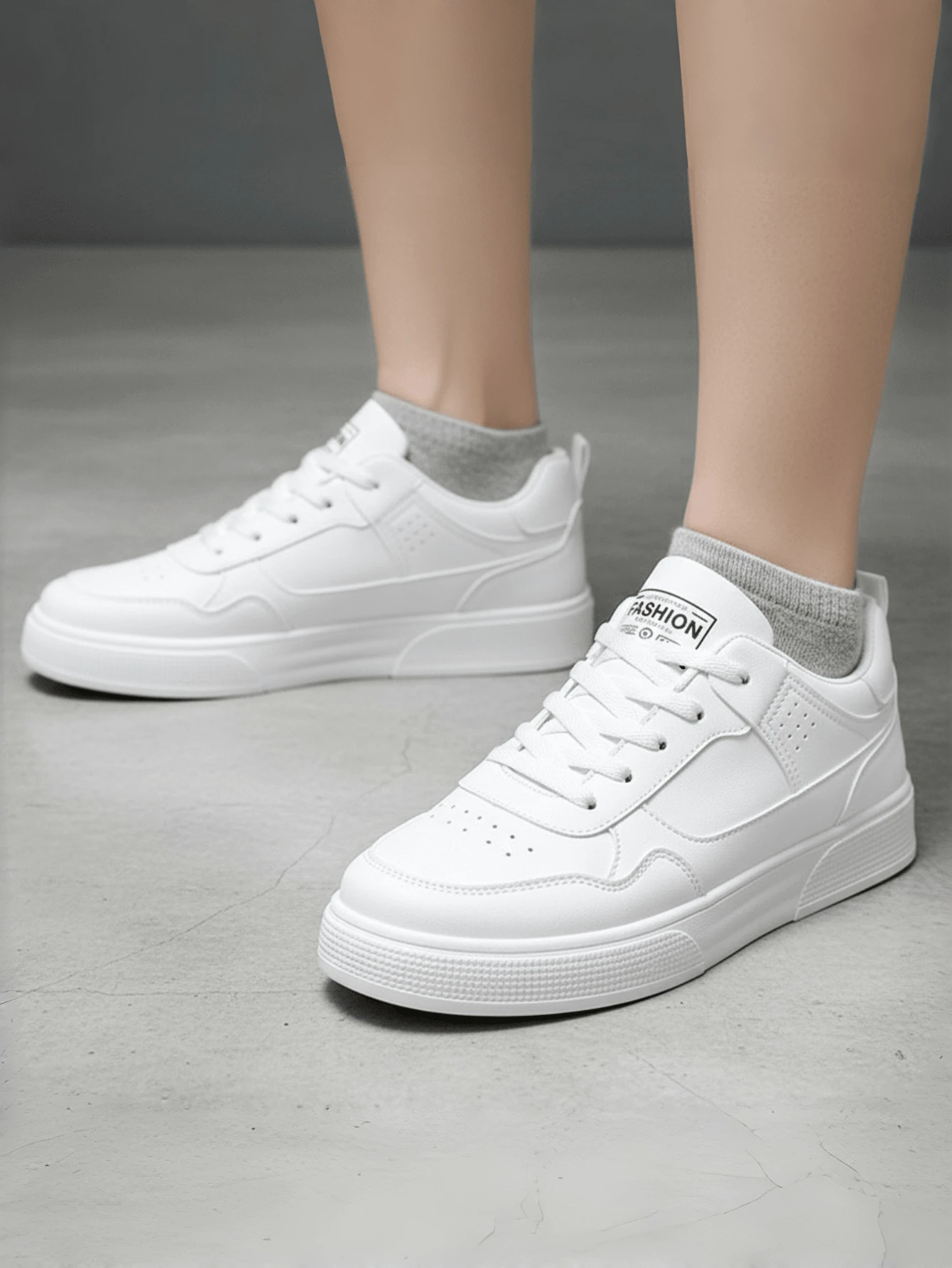 男士新款休闲滑板鞋，系带低帮设计，适合春夏穿着，是户外运动的理想之选。 - 白色 - 查看 1