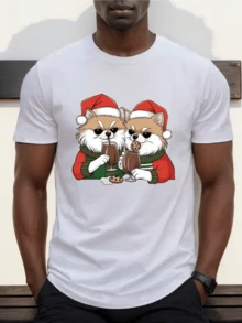 Dos adorables perros con gorros navideños disfrutando juntos de chocolate caliente y galletas transmitiendo una sensación de calidez familiar y alegría festiva camiseta de hombre 100% algodón 220g - Blanco - Ver 1