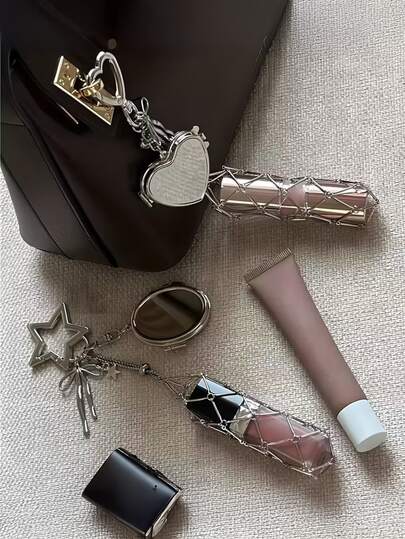 1个独特口红收纳盒，时尚口红收纳镜盒，带闪亮人造迷你口红包钥匙扣的展示袋，带化妆镜，口红盒钥匙扣，时尚包包配饰，旅行必备，化妆品收纳盒，时尚设计，闪亮配饰，人造装饰品，钥匙扣，迷你收纳盒，粉盒镜，时尚爱好者，美妆达人，包包挂饰，时尚口红收纳盒，口红网状钥匙扣