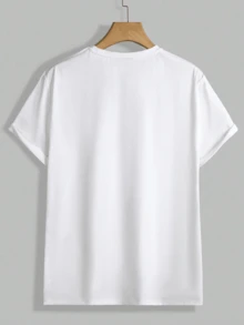 Esta camiseta unisex estampada presenta el logotipo de la marca y un diseño divertido. Hecha con una mezcla de telas, es cómoda, transpirable y versátil. Con una excelente relación calidad-precio, es el regalo perfecto para amigos y familiares. - Blanco - Ver 2