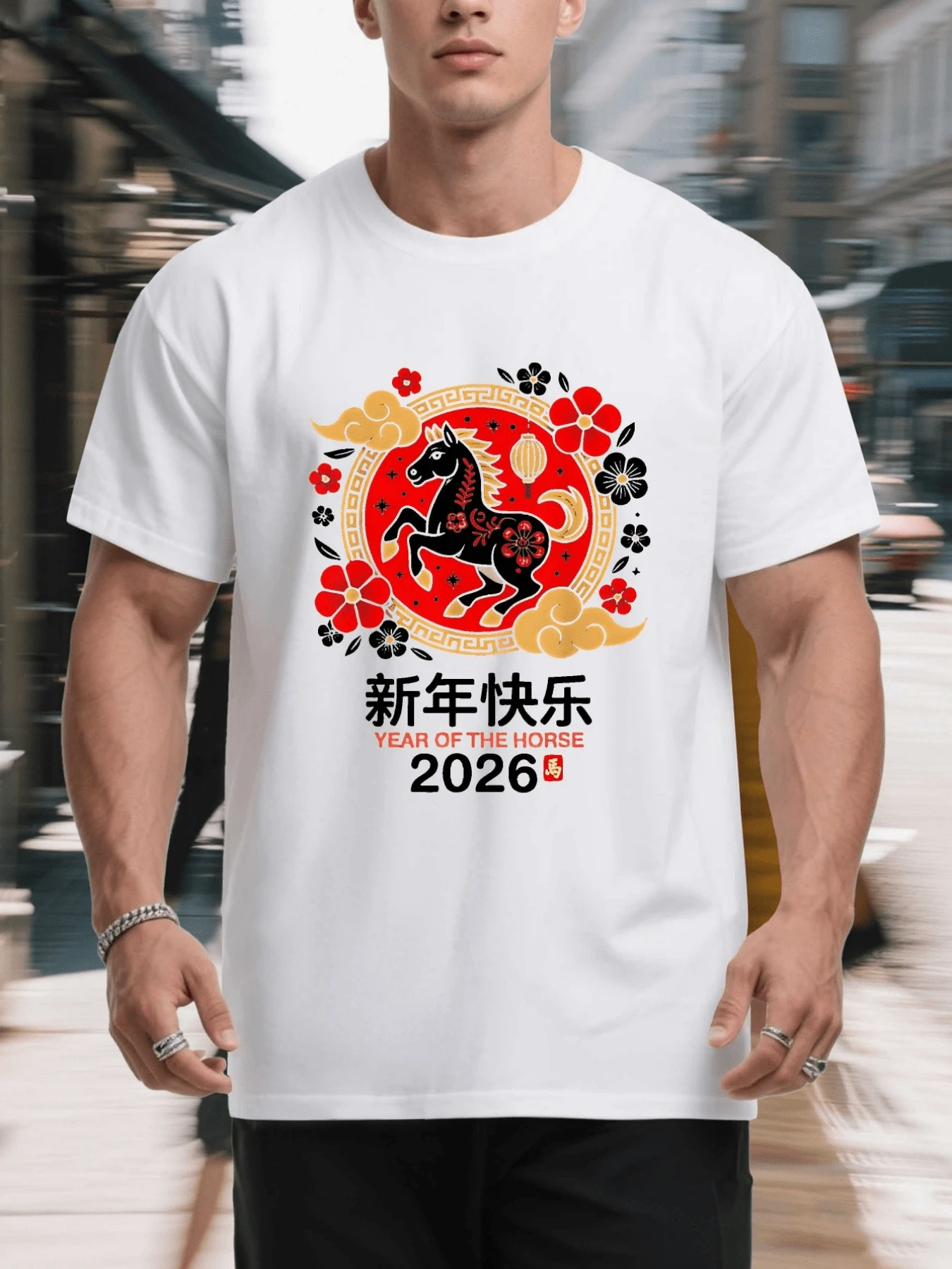 Caballo blanco rodeado de flores rojas y doradas simbolizando fuerza y prosperidad para el Año Nuevo 2026 Camiseta de hombre 100% algodón - Blanco - Ver 1
